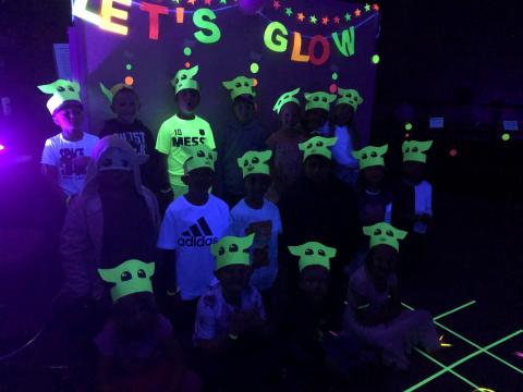 1st grade Glow Day
